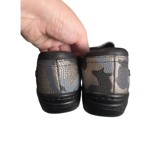 Klogs Footwear Moxy Clogs Womens Size 10 Shoes Camo Slip Resistant Nursing - Picture 3 of 7